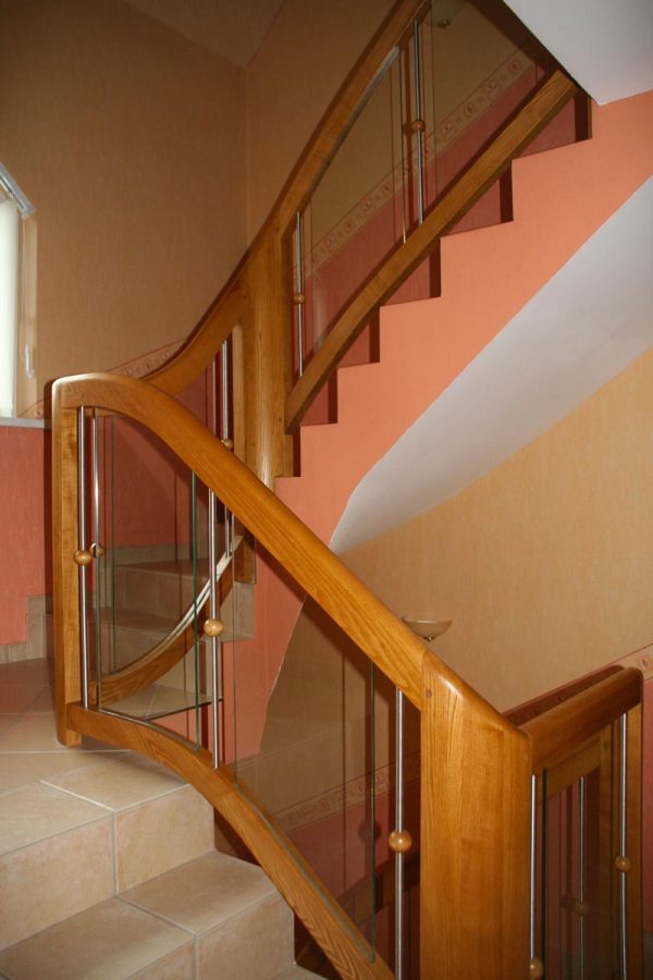 Rambarde d'escalier bois classique en Alsace