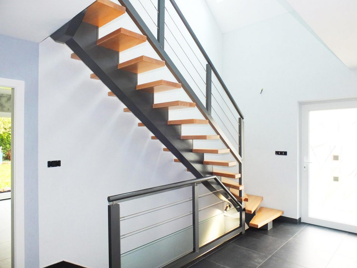 Escalier bois limon central en Alsace