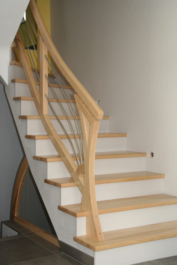 Habillage Escalier bois clair en Alsace