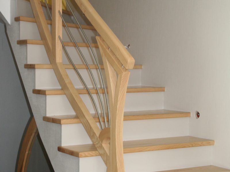 Habillage Escalier bois clair en Alsace