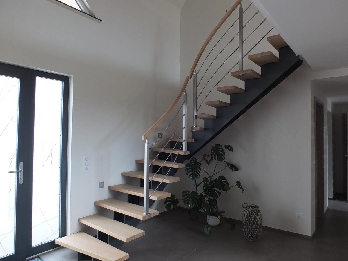 Escalier limon central contemporain