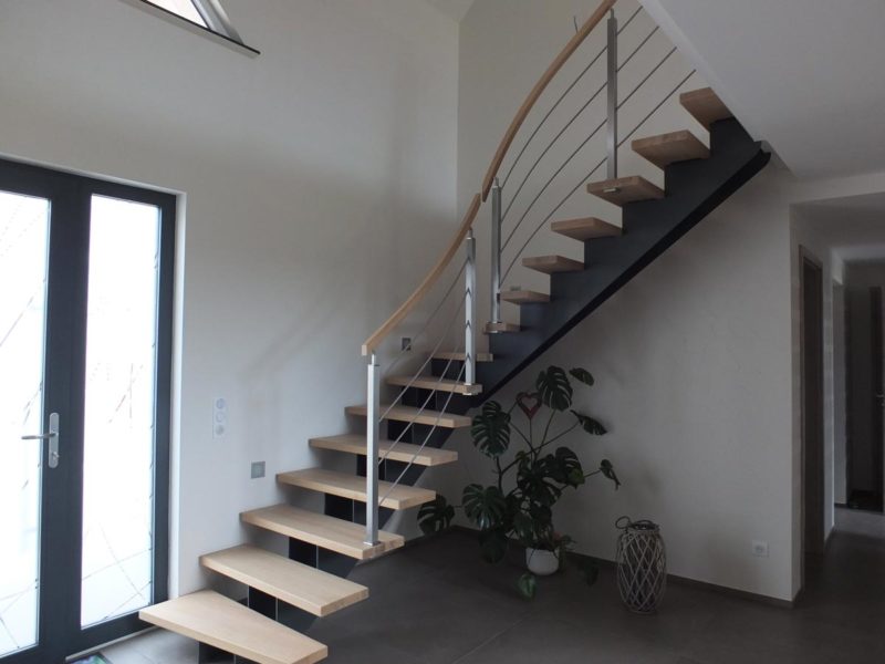 Escalier limon central contemporain