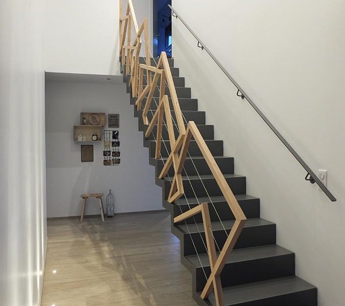 Garde corps d'escalier en bois déconstruit réalisé en Alsace