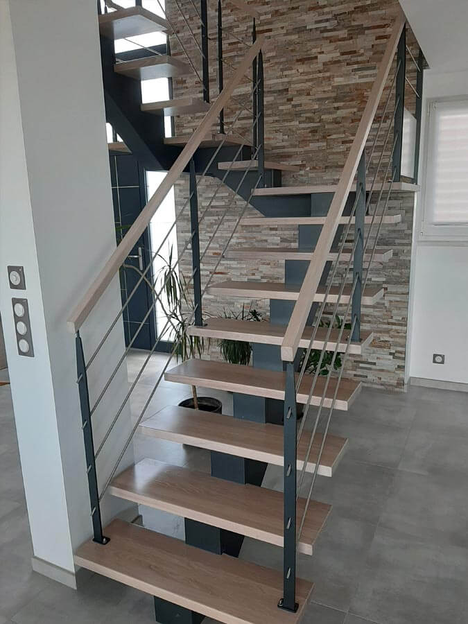Escalier limon central contemporain en Alsace